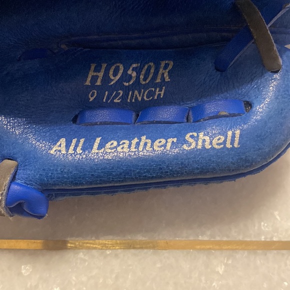 Kids all leather baseball mitt size 91/2 - Picture 2 of 3